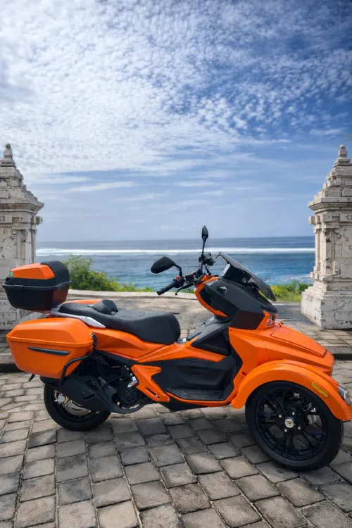 Driving Scooter in Bali (2)